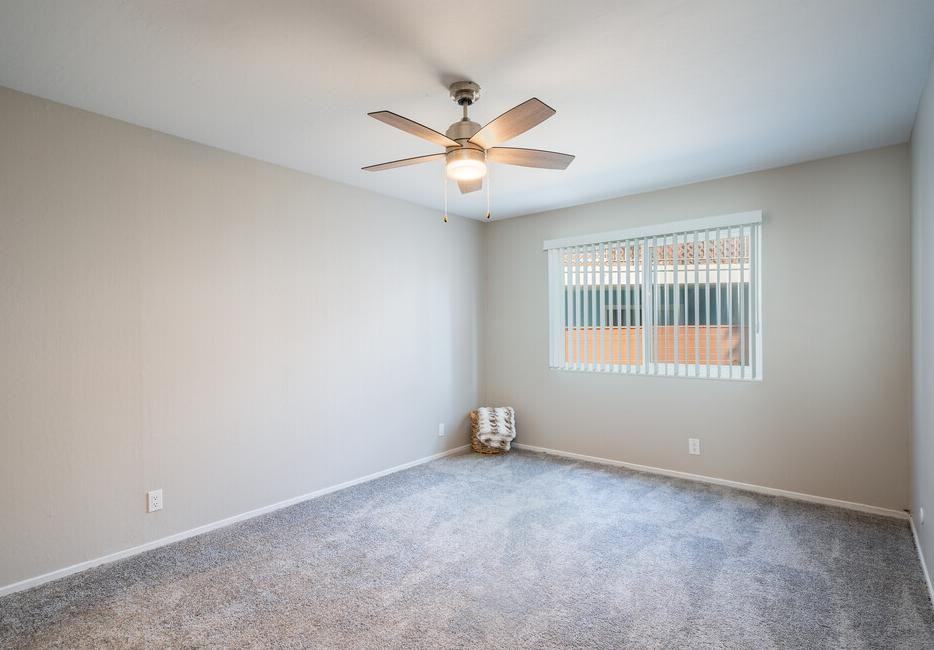 22281 Center St - Photo 2 of 16