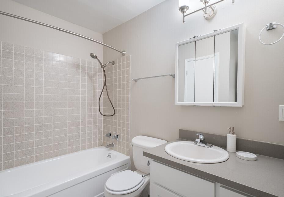 22281 Center St - Photo 2 of 16