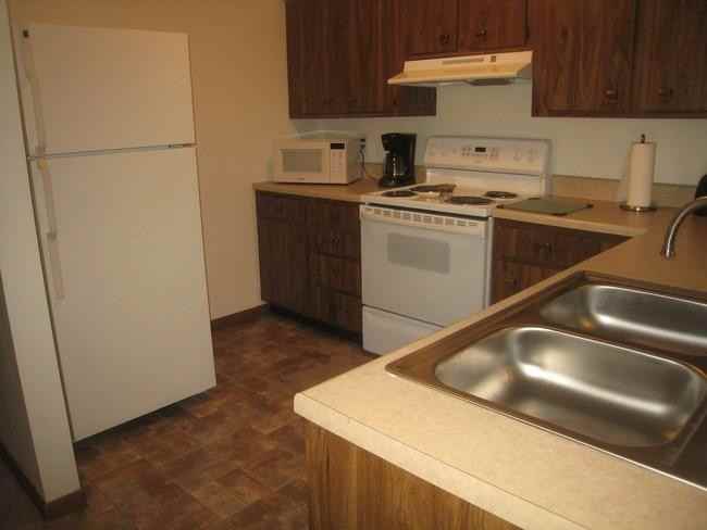 211 Georges Dr - Photo 5 of 8