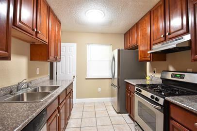 337 Rosedown Dr - Photo 2 of 9