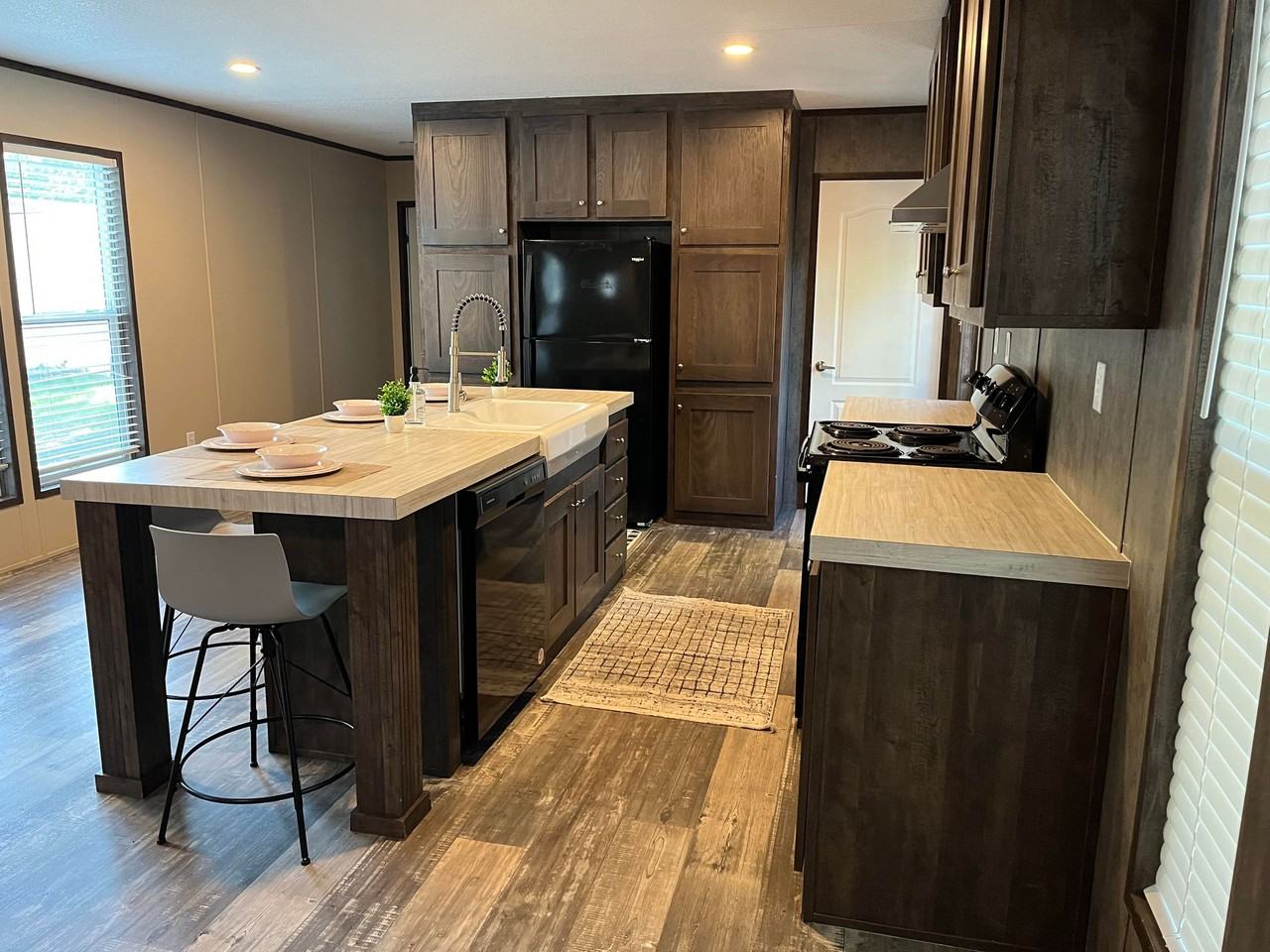 111 Peggy St - Photo 5 of 20