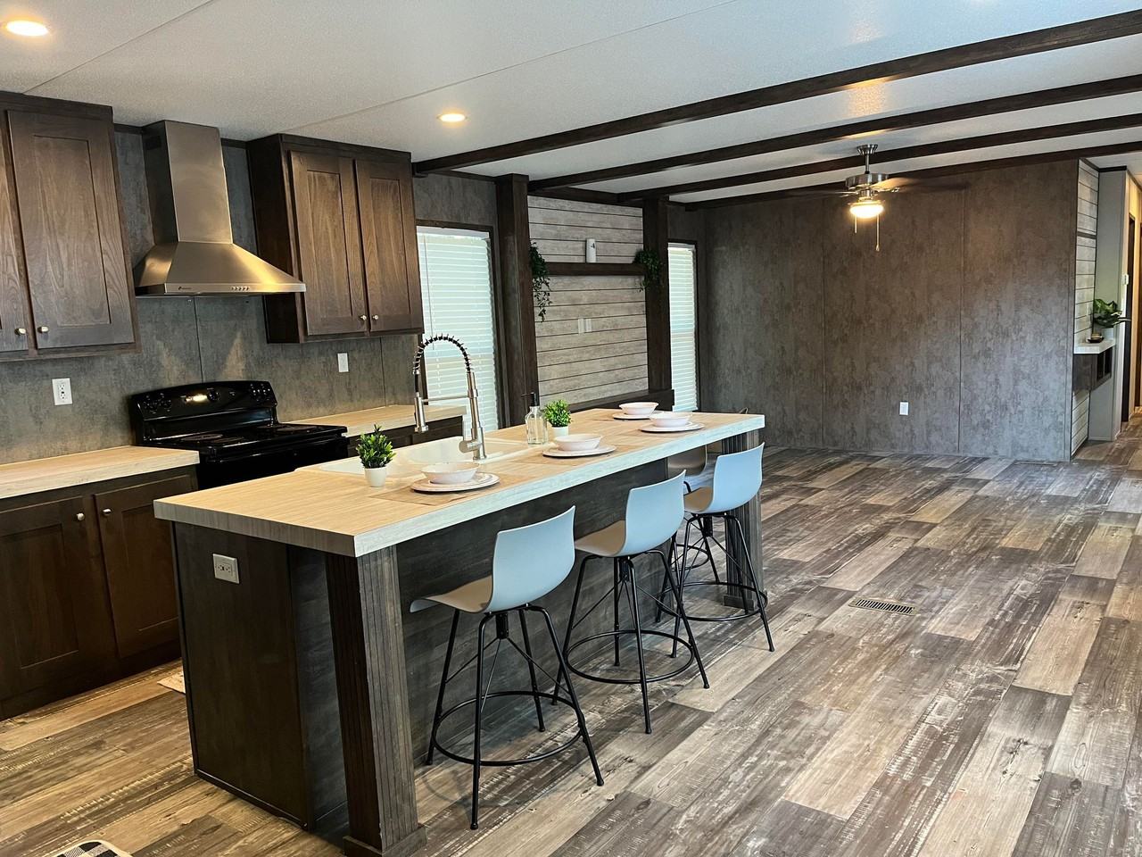 111 Peggy St - Photo 4 of 20