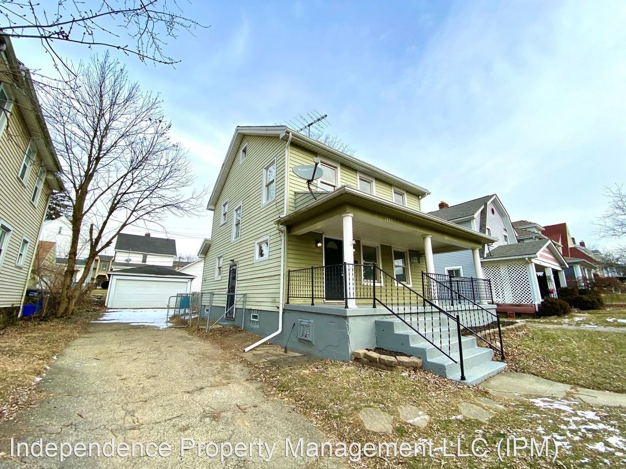 1335 Wakefield Ave - Photo 2 of 50
