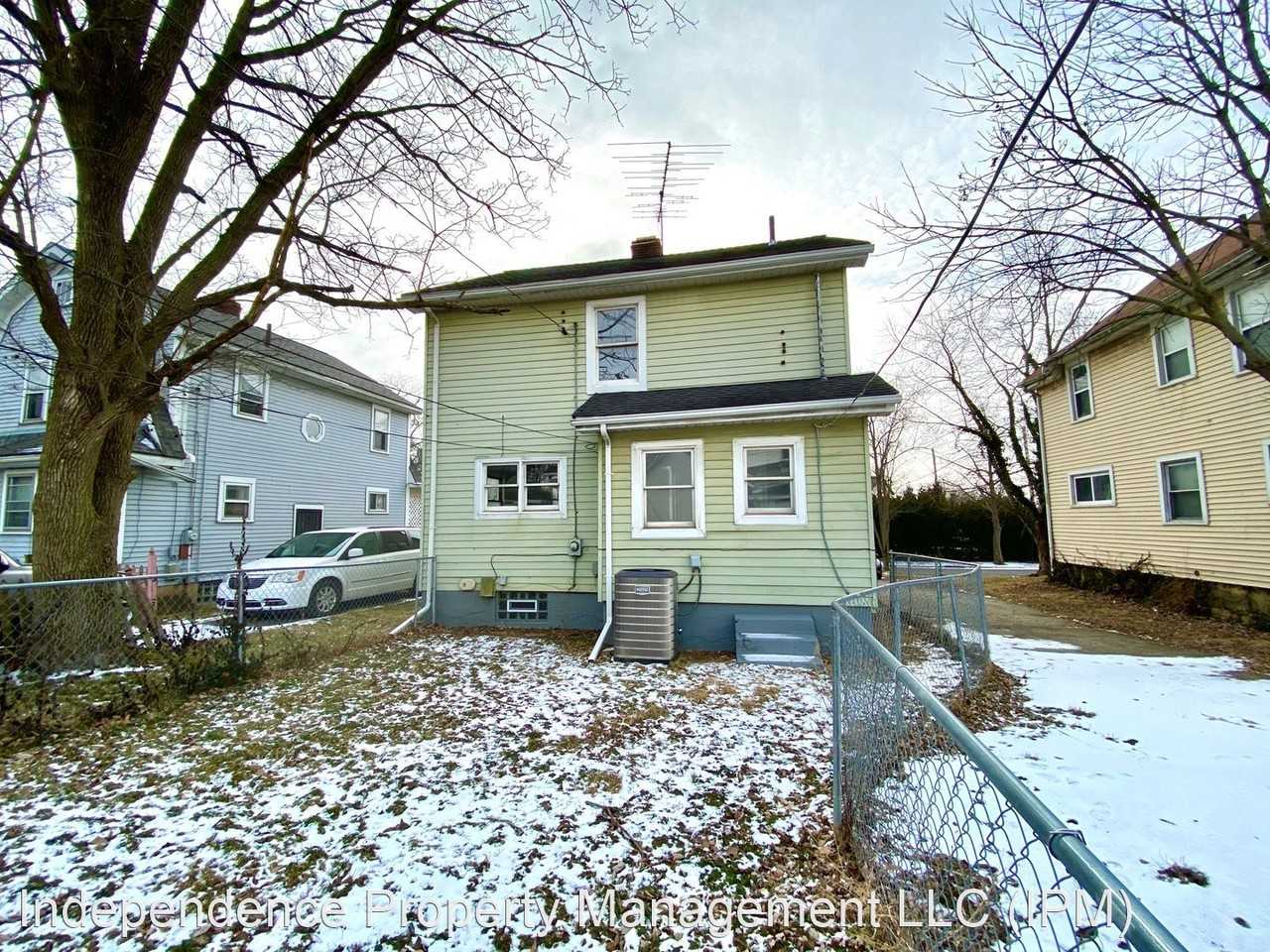 1335 Wakefield Ave - Photo 3 of 50