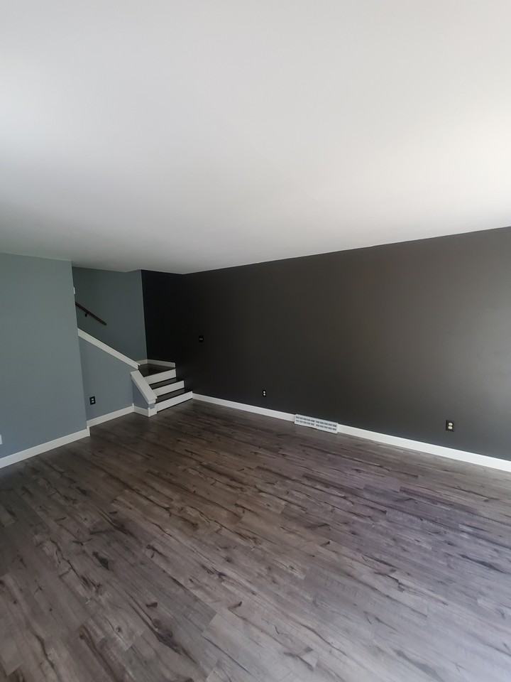 W170N11529 Armada Dr - Photo 2 of 19