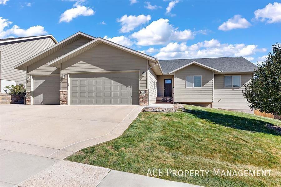 4904 Misty Woods Ln - Photo 2 of 14