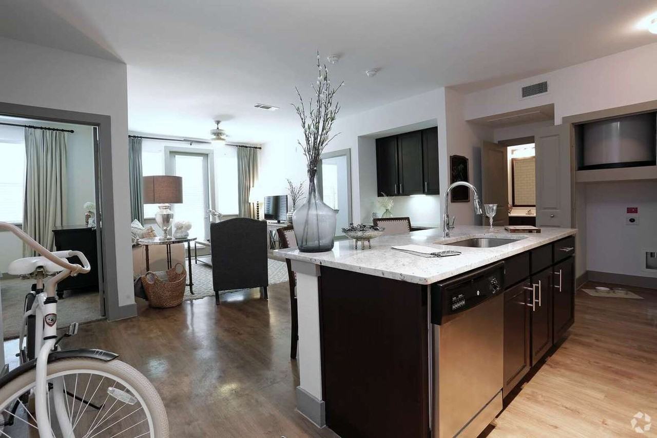 Alcove at Alamo Heights - Photo 2 of 32