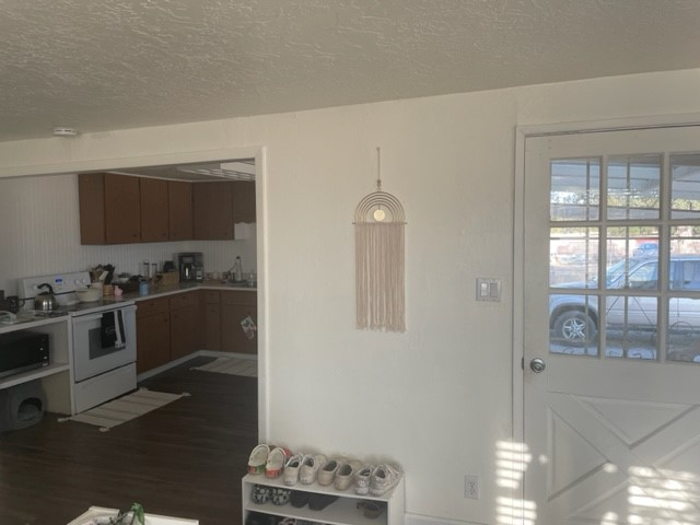 22076 Logero Ln - Photo 3 of 9