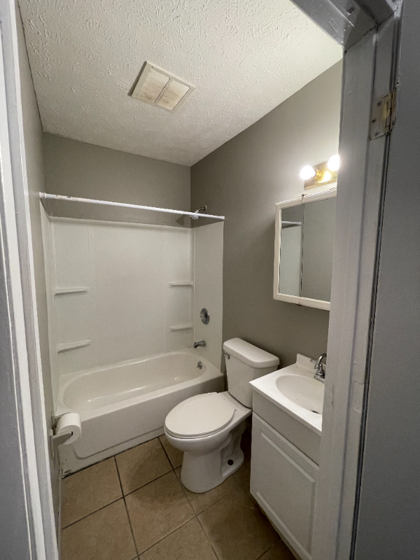 870 W Wood St #3 - Photo 3 of 5