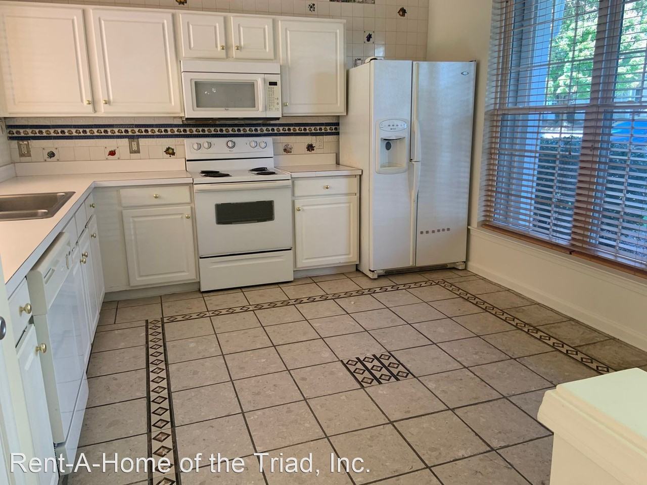3938 Elizabeth Glen Way - Photo 3 of 10