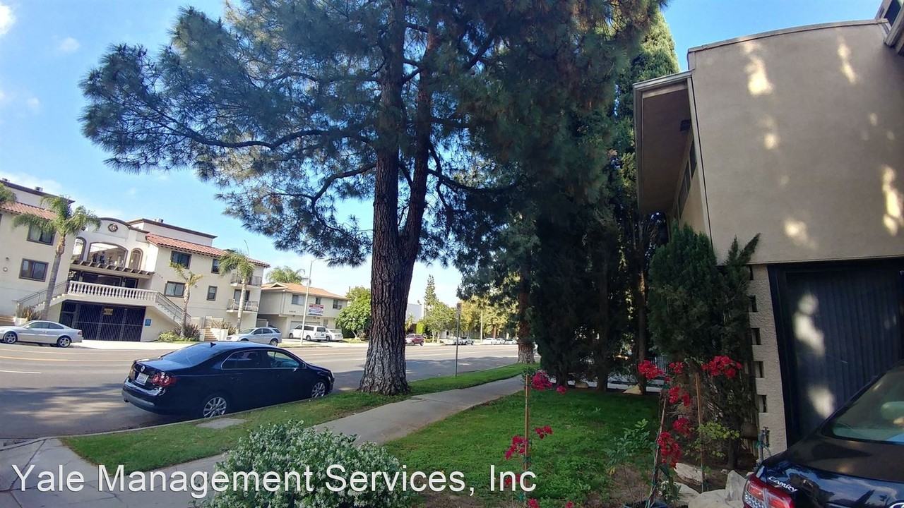 17106 Chatsworth Street - Photo 2 of 10