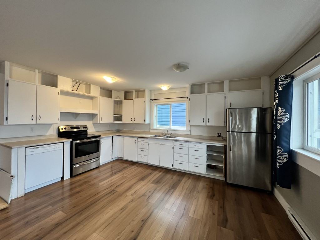 614 Lambert Ave - Photo 3 of 18