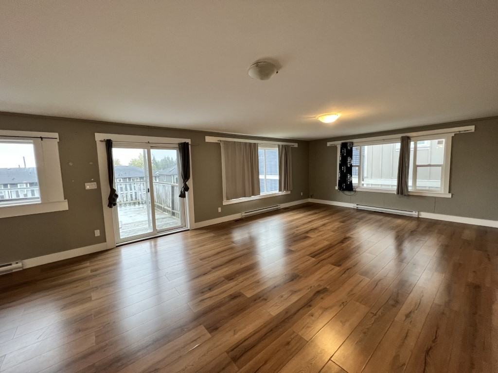 614 Lambert Ave - Photo 4 of 18