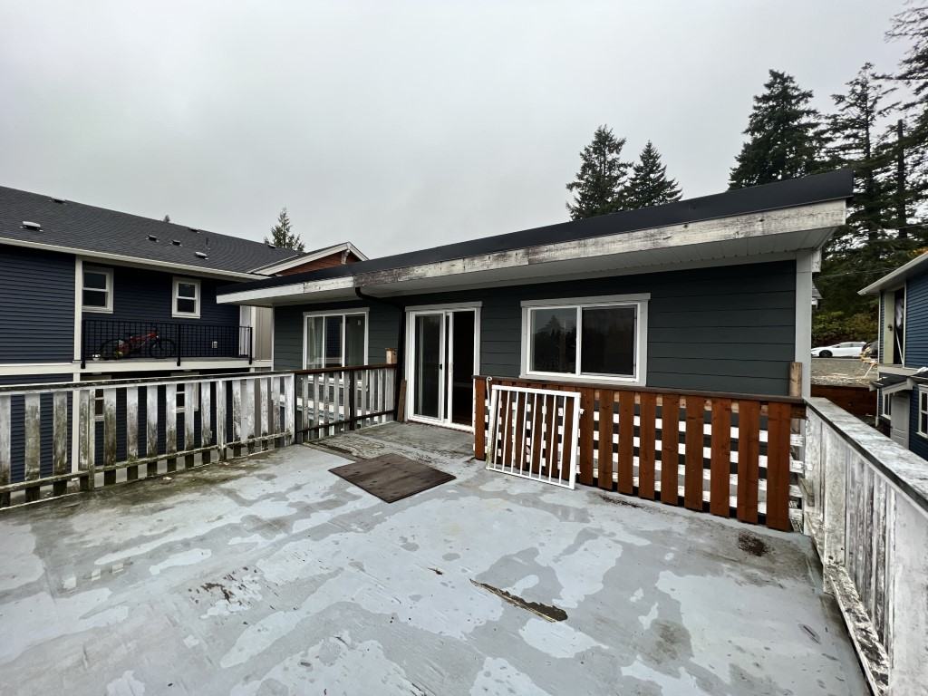 614 Lambert Ave - Photo 5 of 18