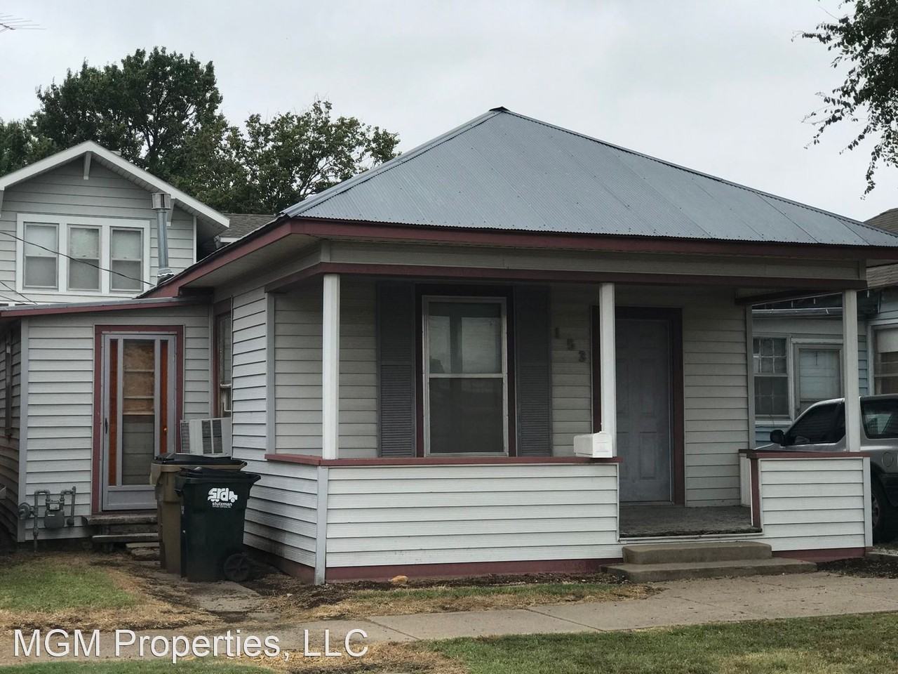 153 S Green St - Photo 2 of 8