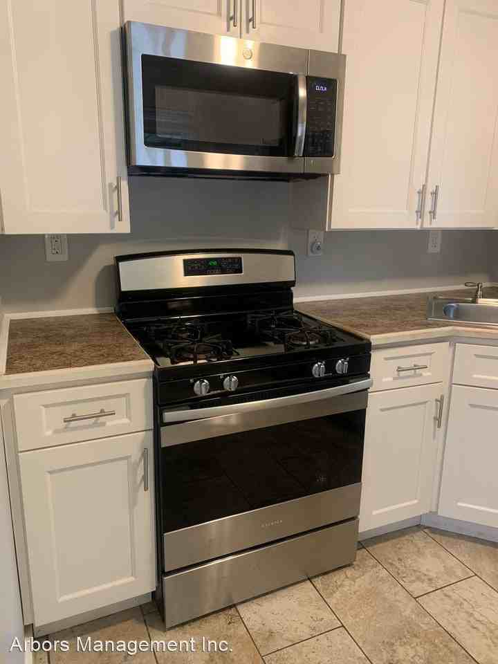 124 Cherrydell Dr - Photo 3 of 20