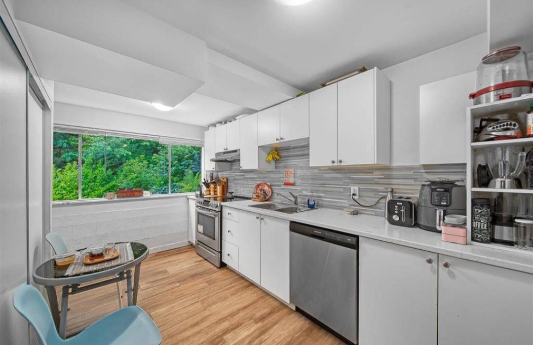 975 15 Street - Photo 5 of 11