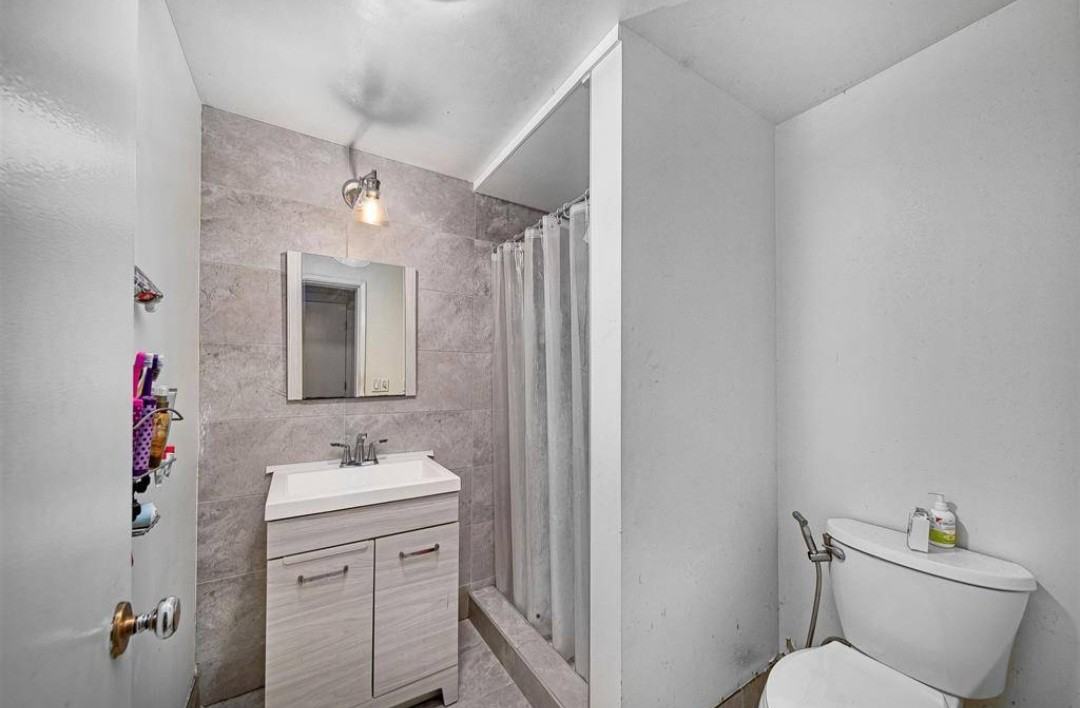 975 15 Street - Photo 4 of 11