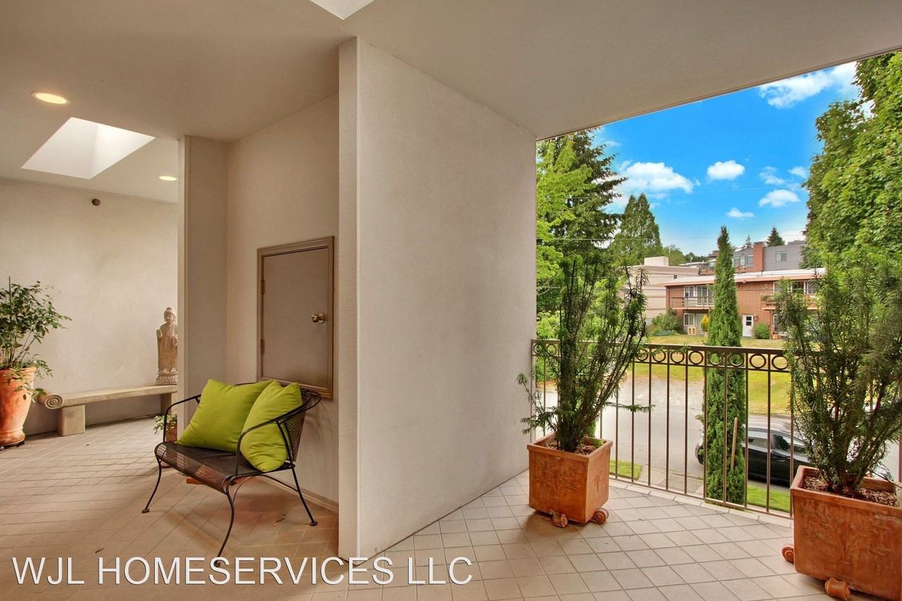 319 4th Ave #201 - Photo 3 of 18