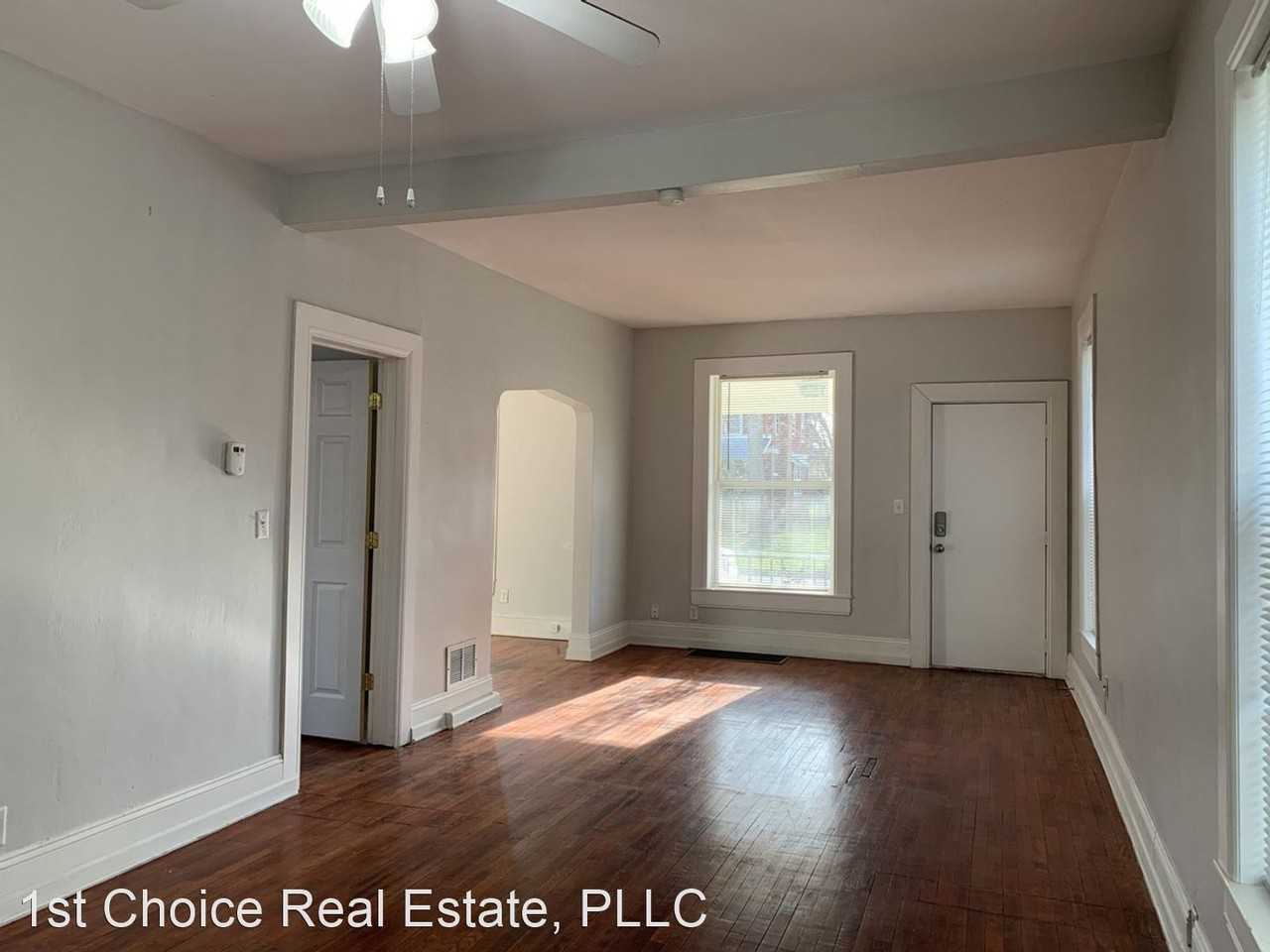 511 N Sycamore St - Photo 2 of 23