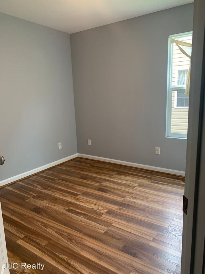 811B Pocahontas Pl - Photo 2 of 13