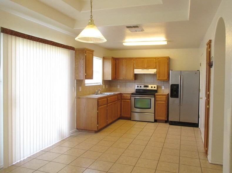 712 Ficus St - Photo 2 of 11