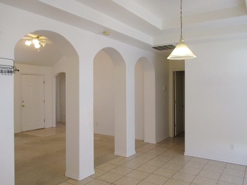 712 Ficus St - Photo 3 of 11