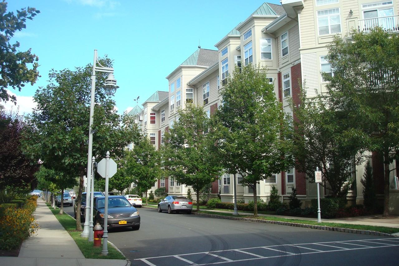 3215 Leeward Dr - Photo 2 of 30