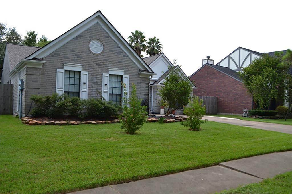 2109 Galleon Dr - Photo 2 of 11