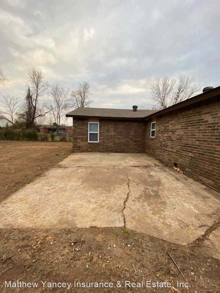 111 Lura Ln - Photo 2 of 15