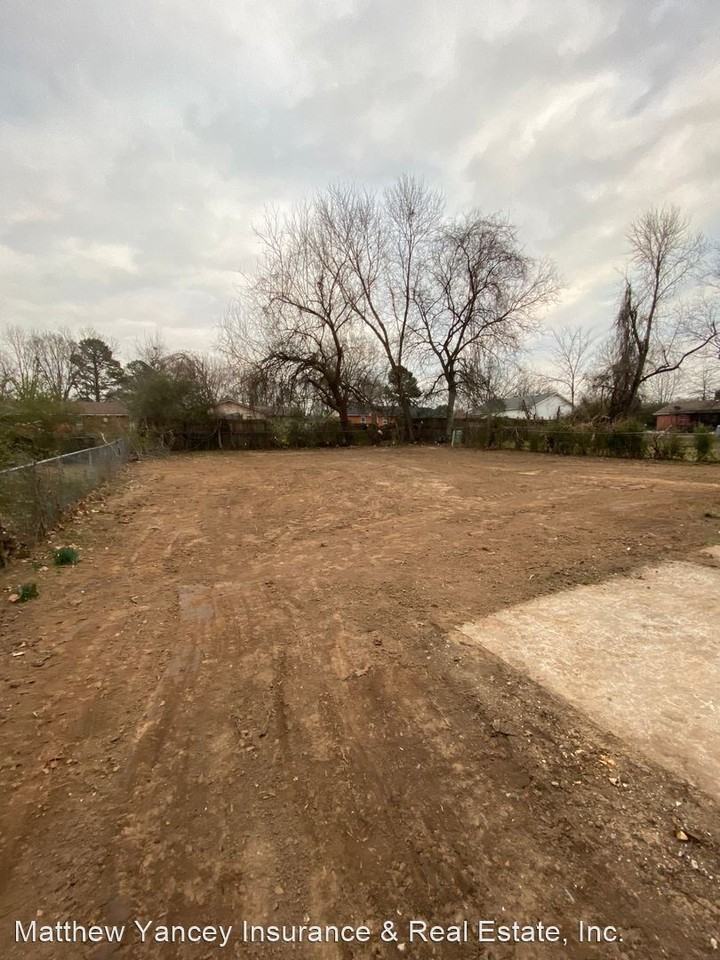 111 Lura Ln - Photo 3 of 15