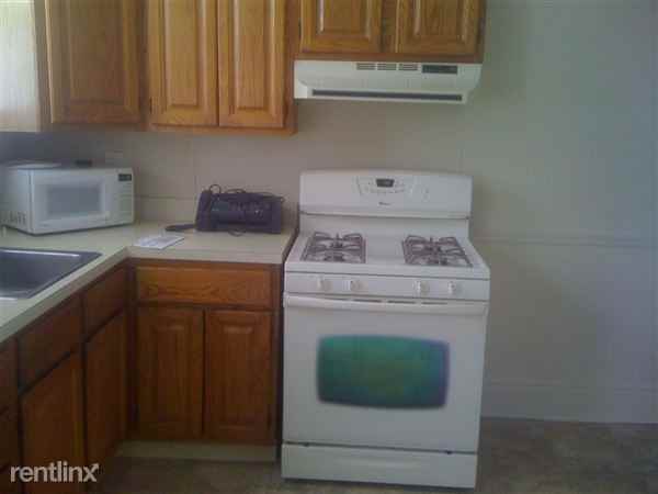 105 Center Ave - Photo 2 of 7