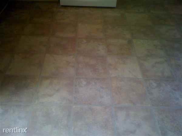 105 Center Ave - Photo 3 of 7