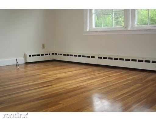 1095 Bay Rd - Photo 2 of 7