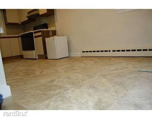 1095 Bay Rd - Photo 3 of 7