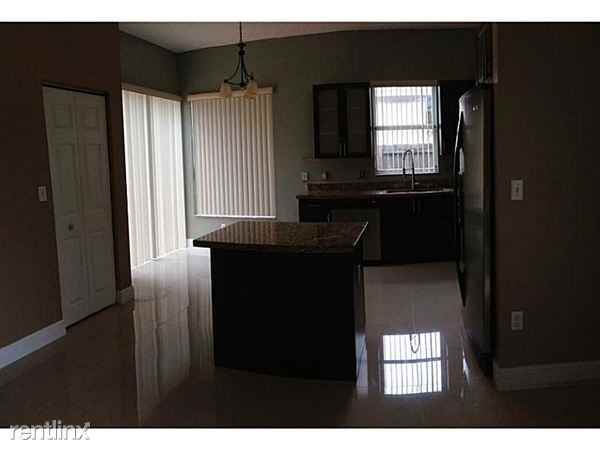 2241 SE 17th Ave - Photo 2 of 6
