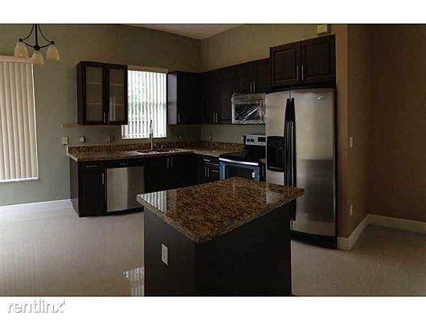 2241 SE 17th Ave - Photo 3 of 6
