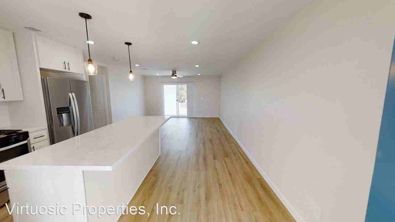 5318/5320 West Falls View Drive - Photo 2 of 17