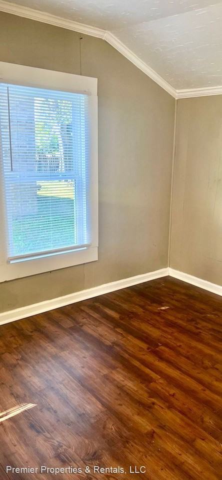 817 Vine St - Photo 2 of 4