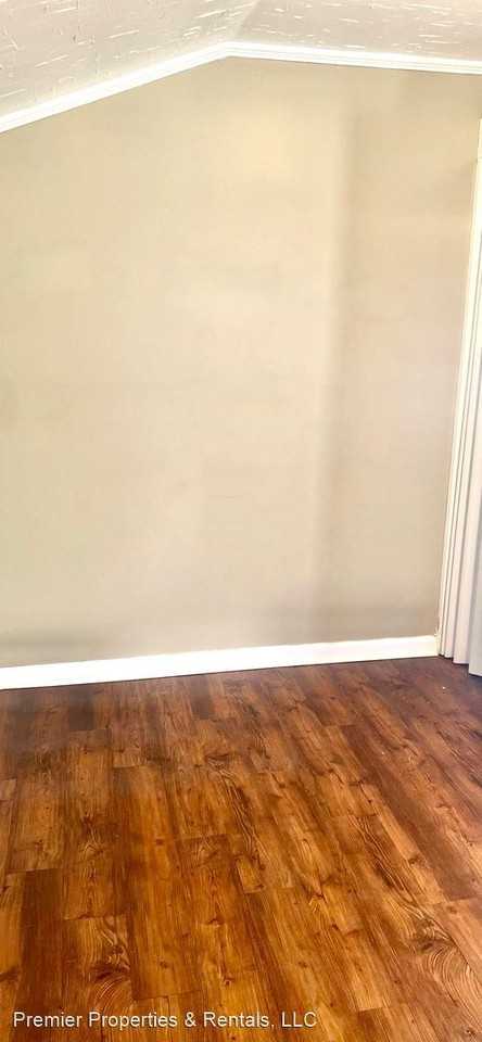 817 Vine St - Photo 3 of 4