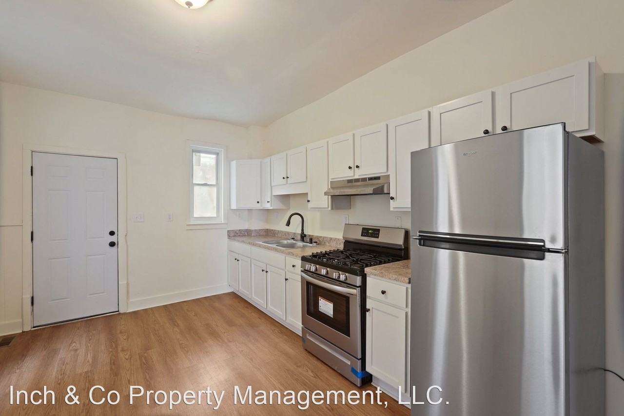 1325 Berryhill St - Photo 3 of 17