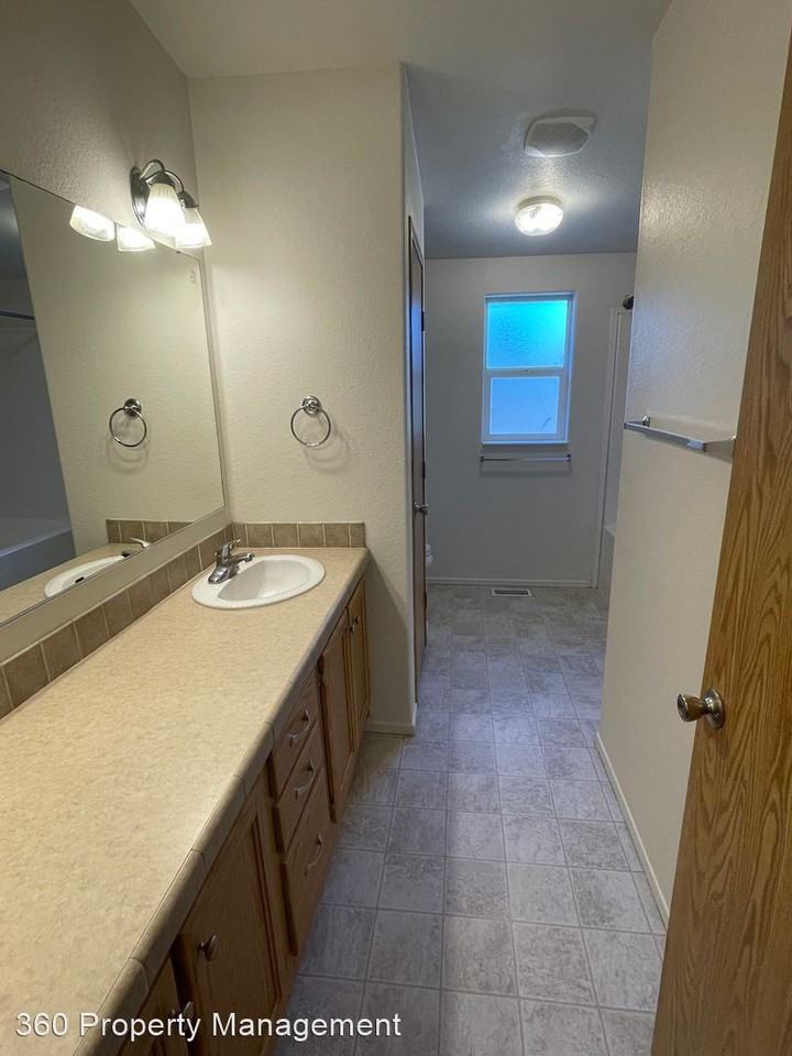1751 Mark St - Photo 3 of 10