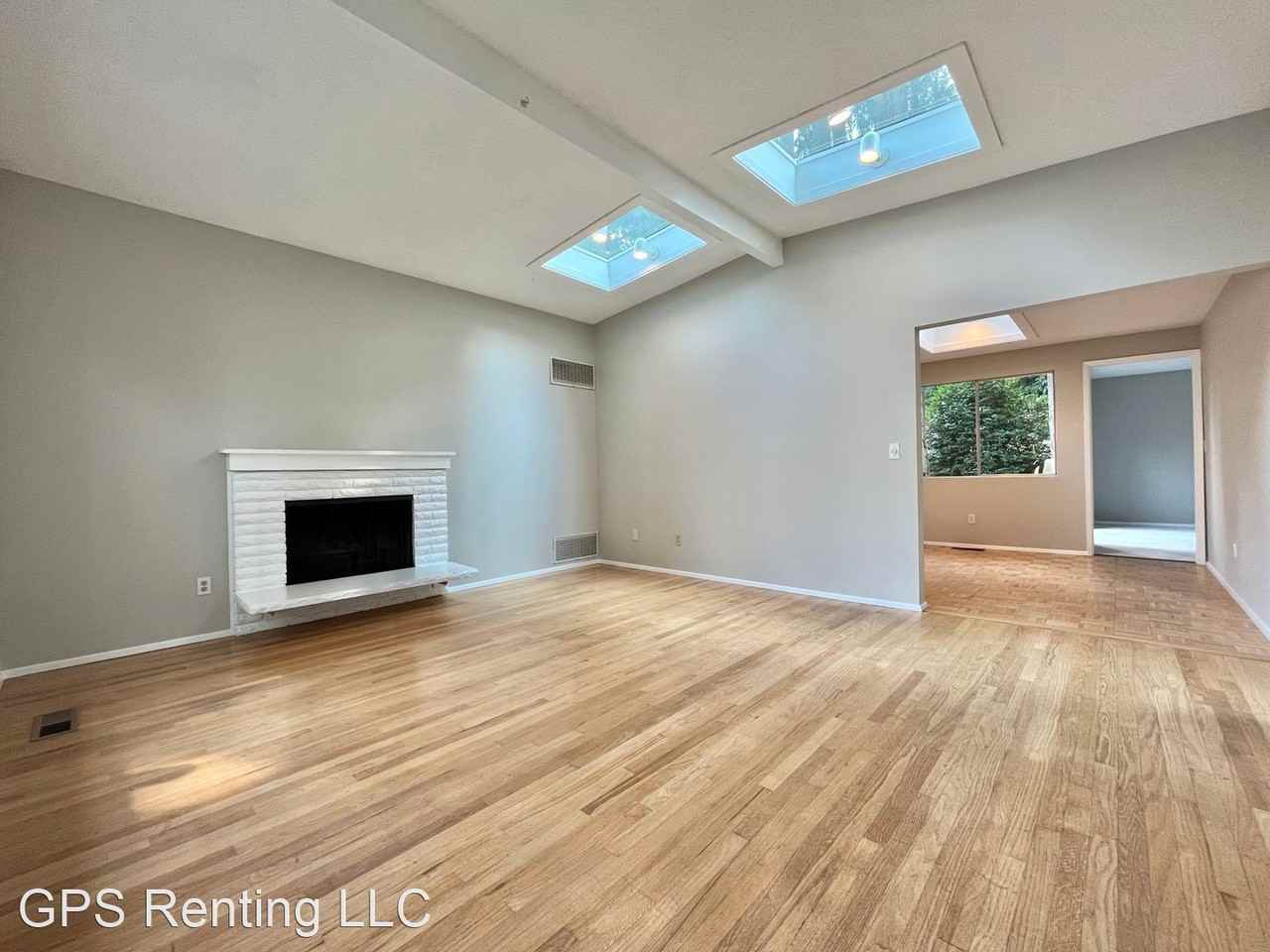 13815 Ne 76th St - Photo 2 of 17