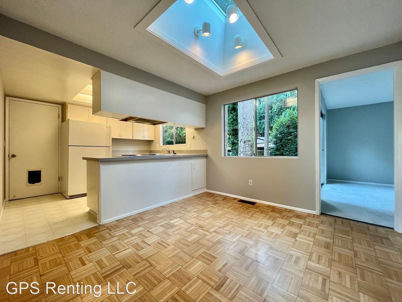 13815 Ne 76th St - Photo 3 of 17