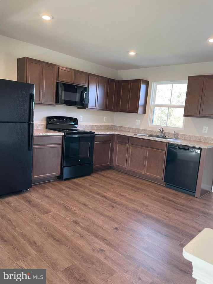 109 Kensington Cir - Photo 3 of 11