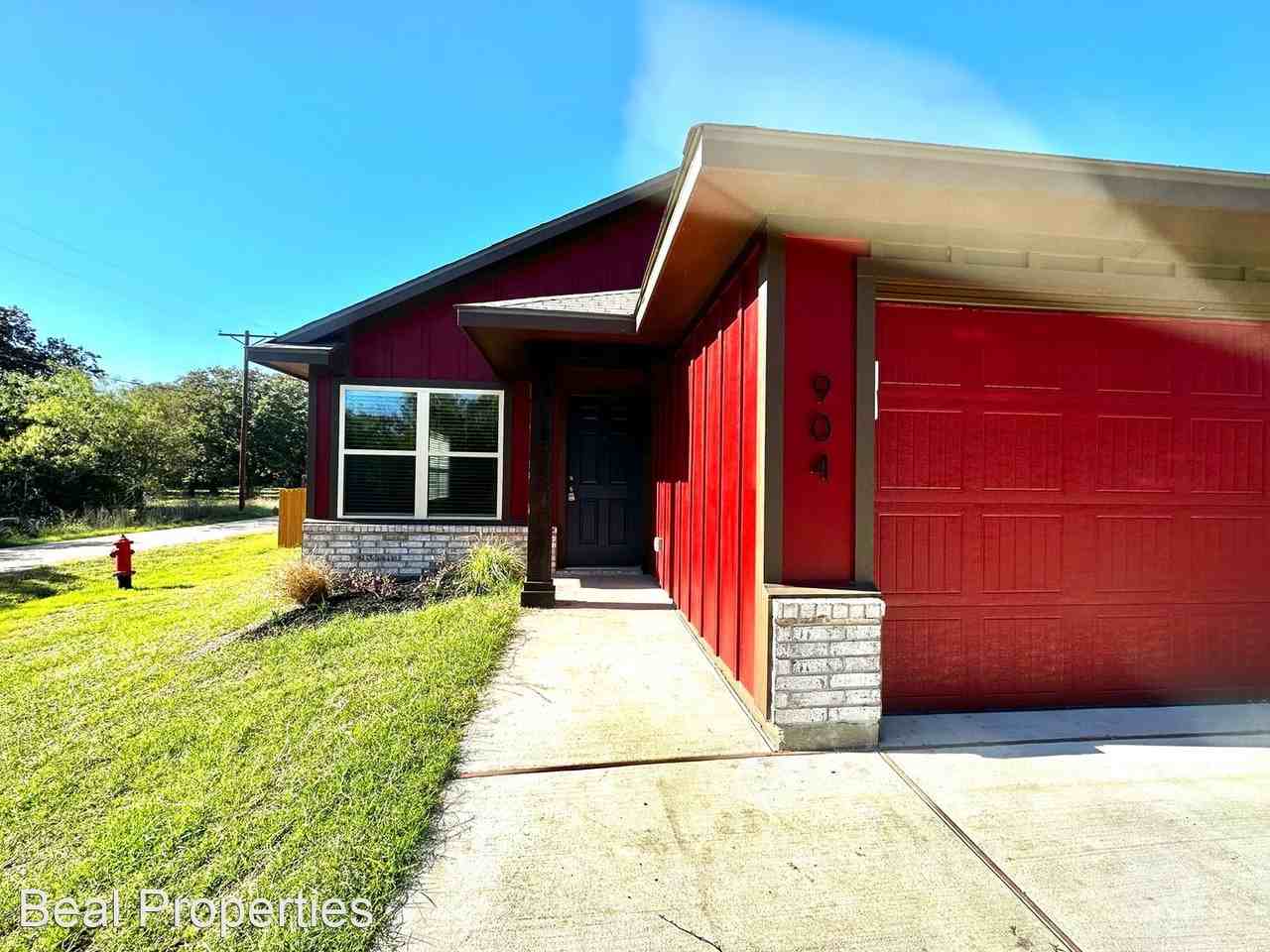 904 3rd St - Photo 2 of 26