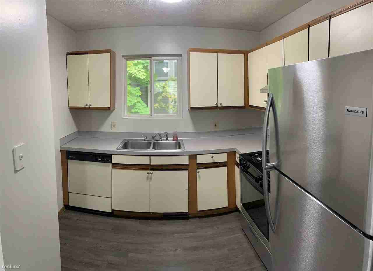 1368 College Ave Ne - Photo 3 of 11