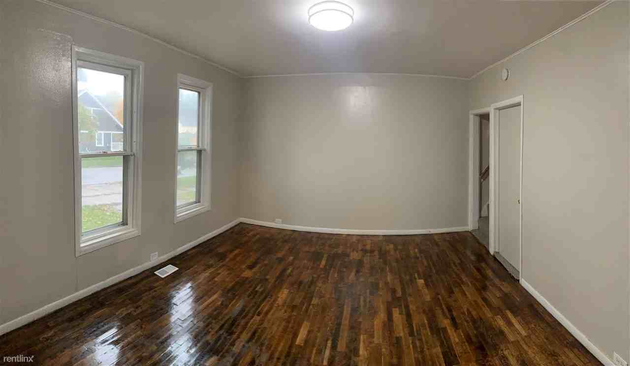 1129 3rd St Nw - Photo 2 of 10