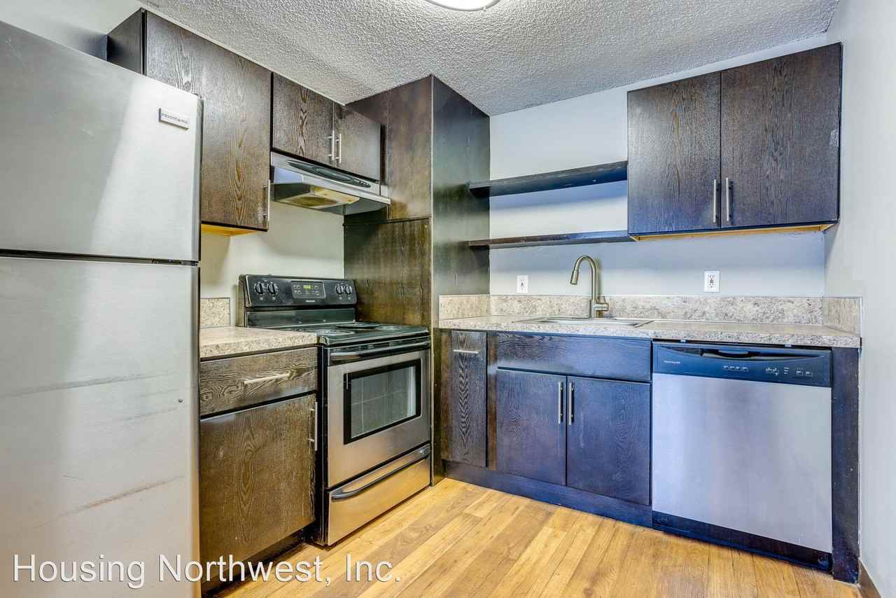 Connery Place 8130 SE Mill Street - Photo 2 of 33