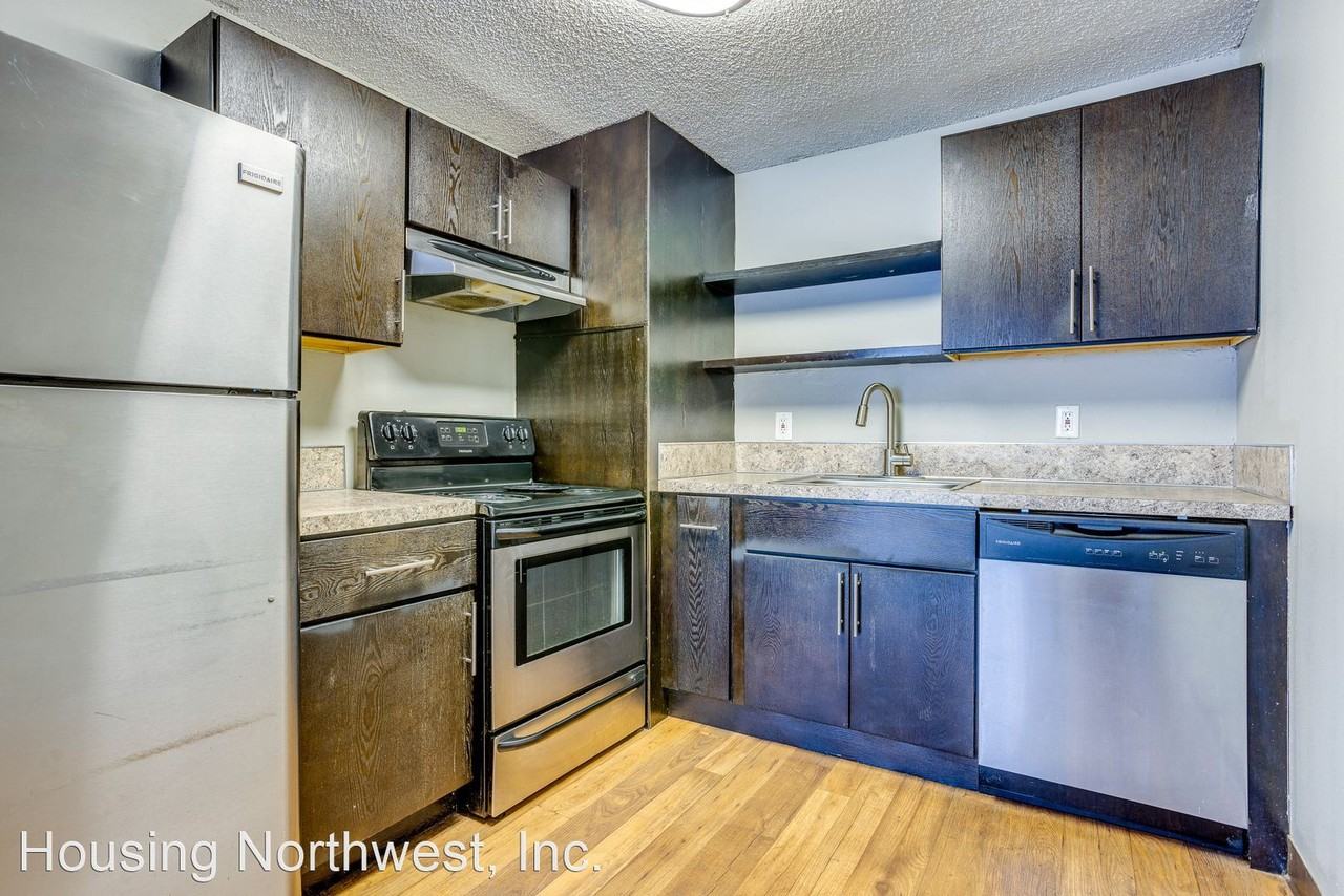 Connery Place 8130 SE Mill Street - Photo 3 of 33